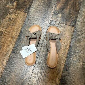NEW Taupe Bow sandals